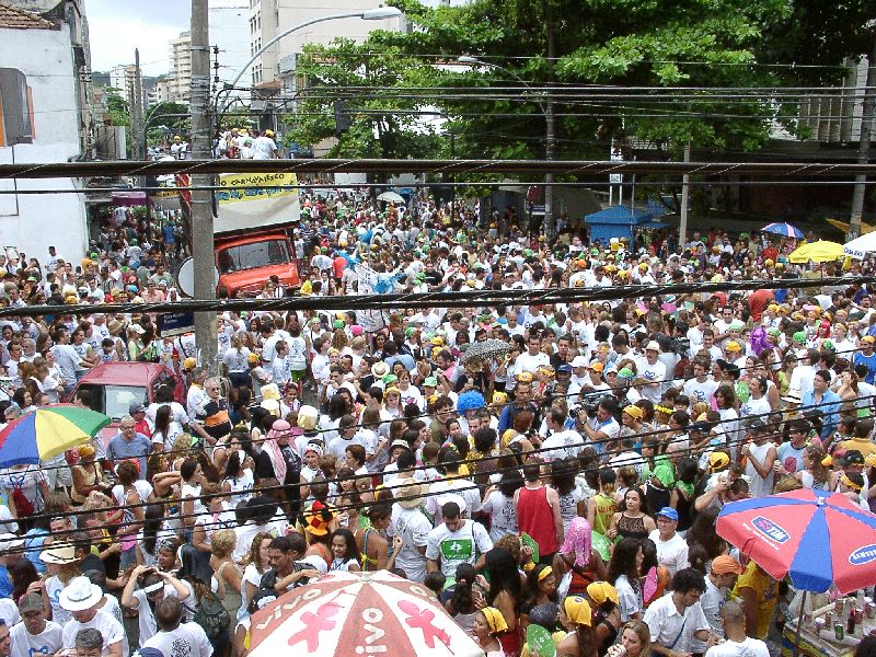 ce bloco rassemblait un millier de personnes ; d�fil� jusqu