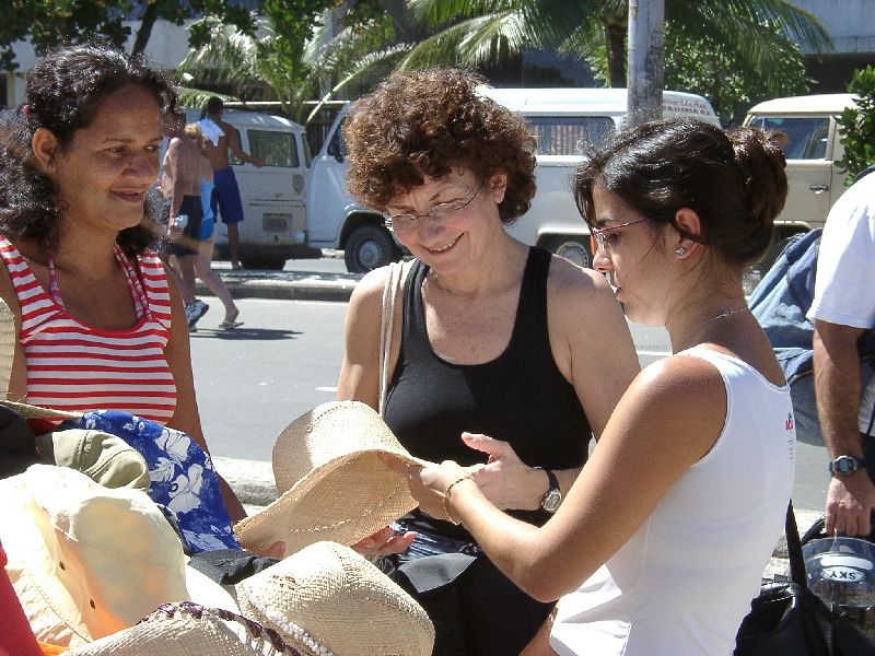 marchandage pour un beau chapeau � Copacabana