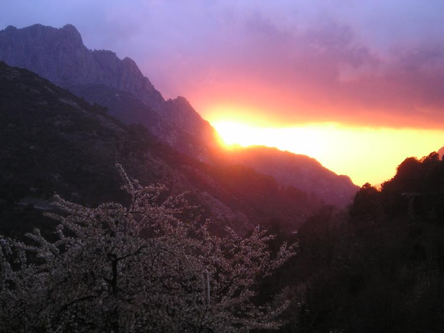 Depuis le gite de Marignana, le coucher de soleil sur le golfe de Porto.
